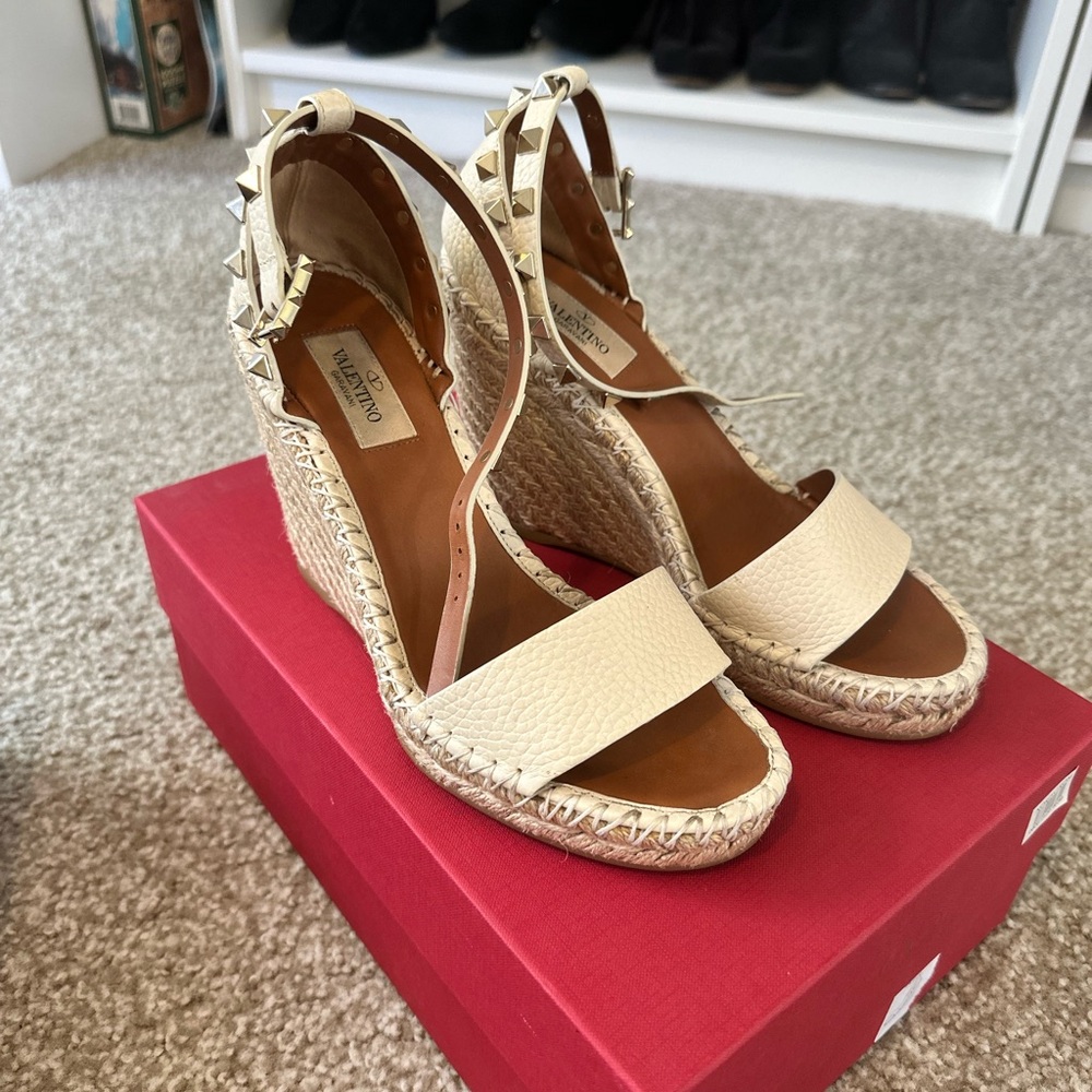 Valentino Rockstud Wedge Sandal, size 37